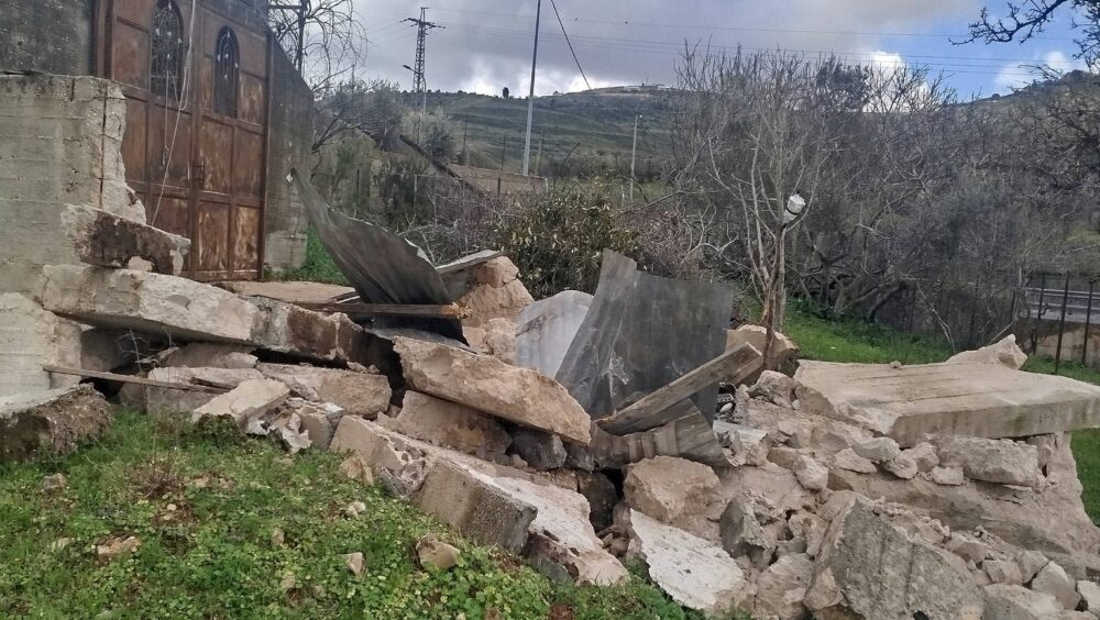 قوات الاحتلال تهدم بركسا زراعيا في بورين جنوب نابلس