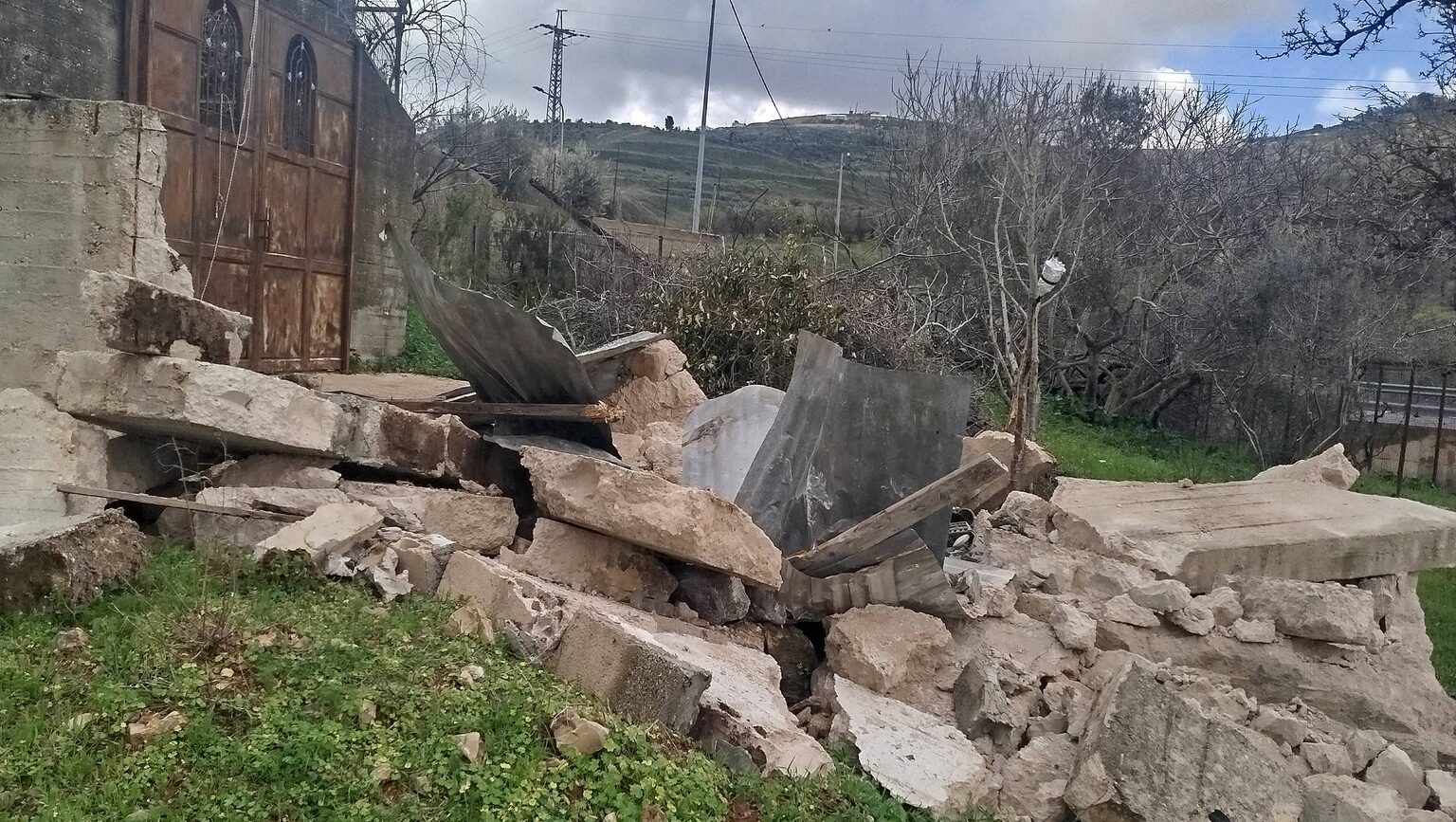 قوات الاحتلال تهدم بركسا زراعيا في بورين جنوب نابلس