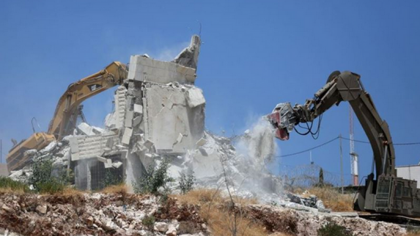 الاحتلال يهدم شرق قلقيلية