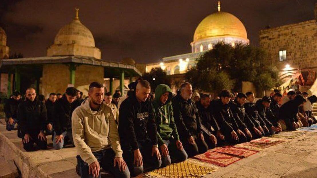 الشيخ عكرمة صبري: الاحتلال يصعّد إجراءاته في الأقصى ويحاول تنفير المصلّين خلال التراويح