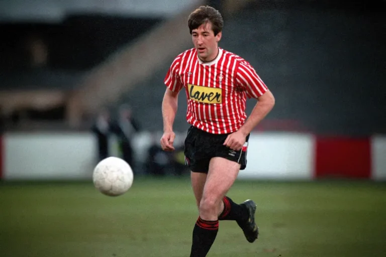 أقوى رجل في تاريخ كرة القدم.. كيف تحول من أغلى صفقة إلى لاعب مرعب؟