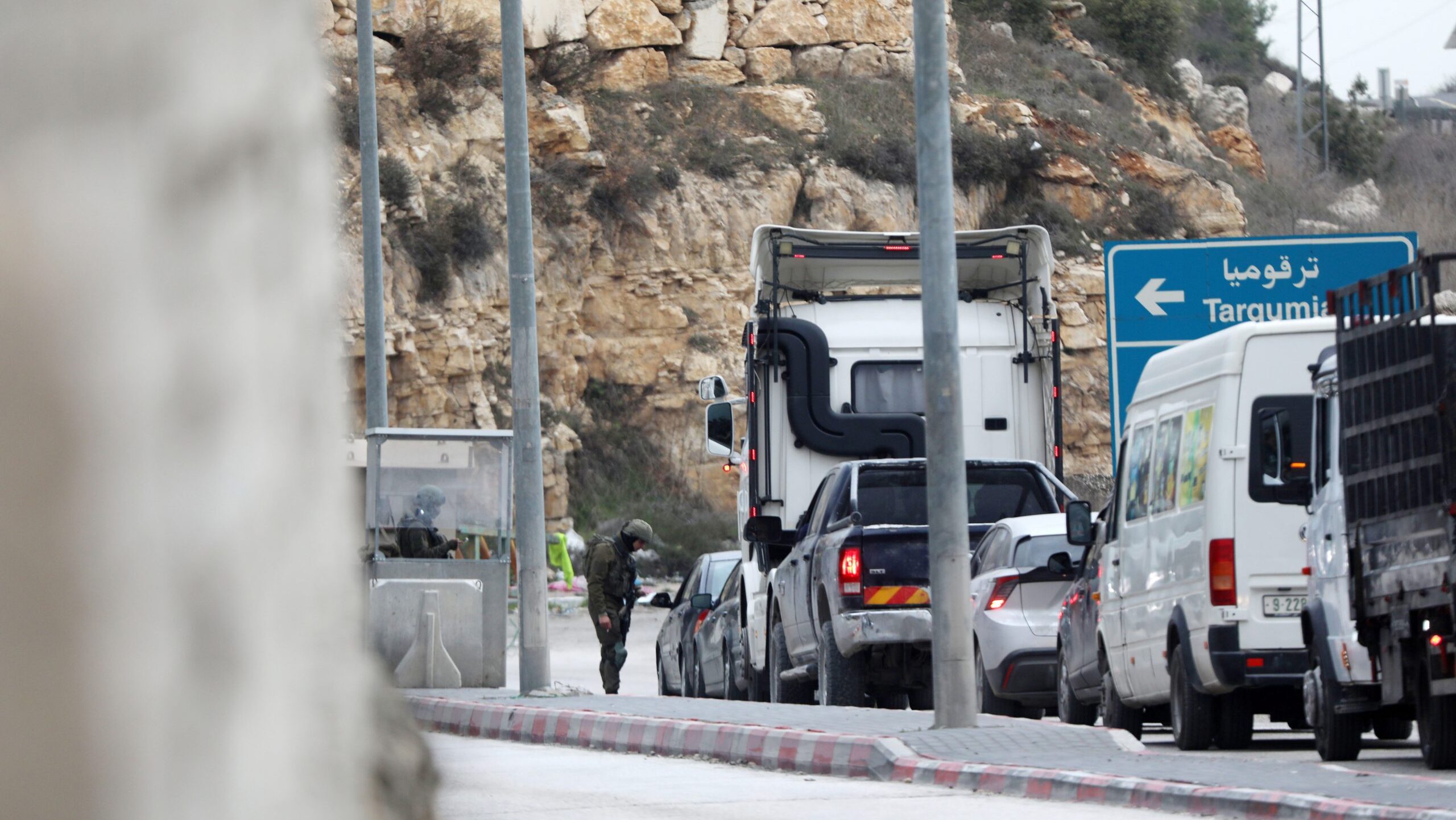 الاحتلال يواصل تشديد إجراءاته العسكرية في محافظات الضفة الغربية