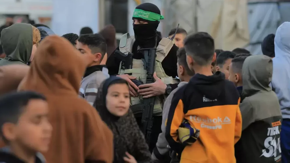 إعادة صياغة واقع غزة وفق شروط الاحتلال.. تفاصيل خطة ميلادينوف لنزع سلاح المقاومة