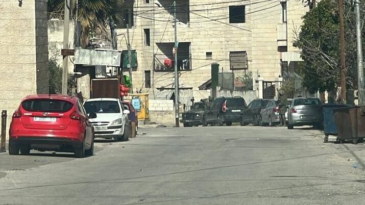 الاحتلال يقتحم نابلس ويداهم منزليْن في رفيديا