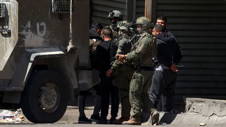 نادي الأسير الفلسطيني: الاحتلال يعتقل 40 مواطنًا على الأقل من الضفة الغربية