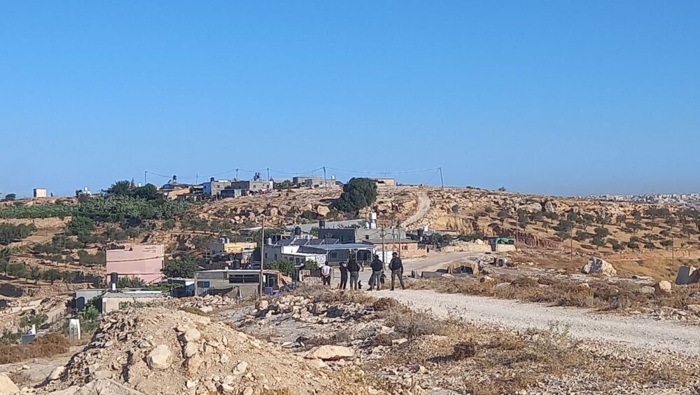 الاحتلال يزيل 6 خيام تأوي عدد من العائلات في الخليل