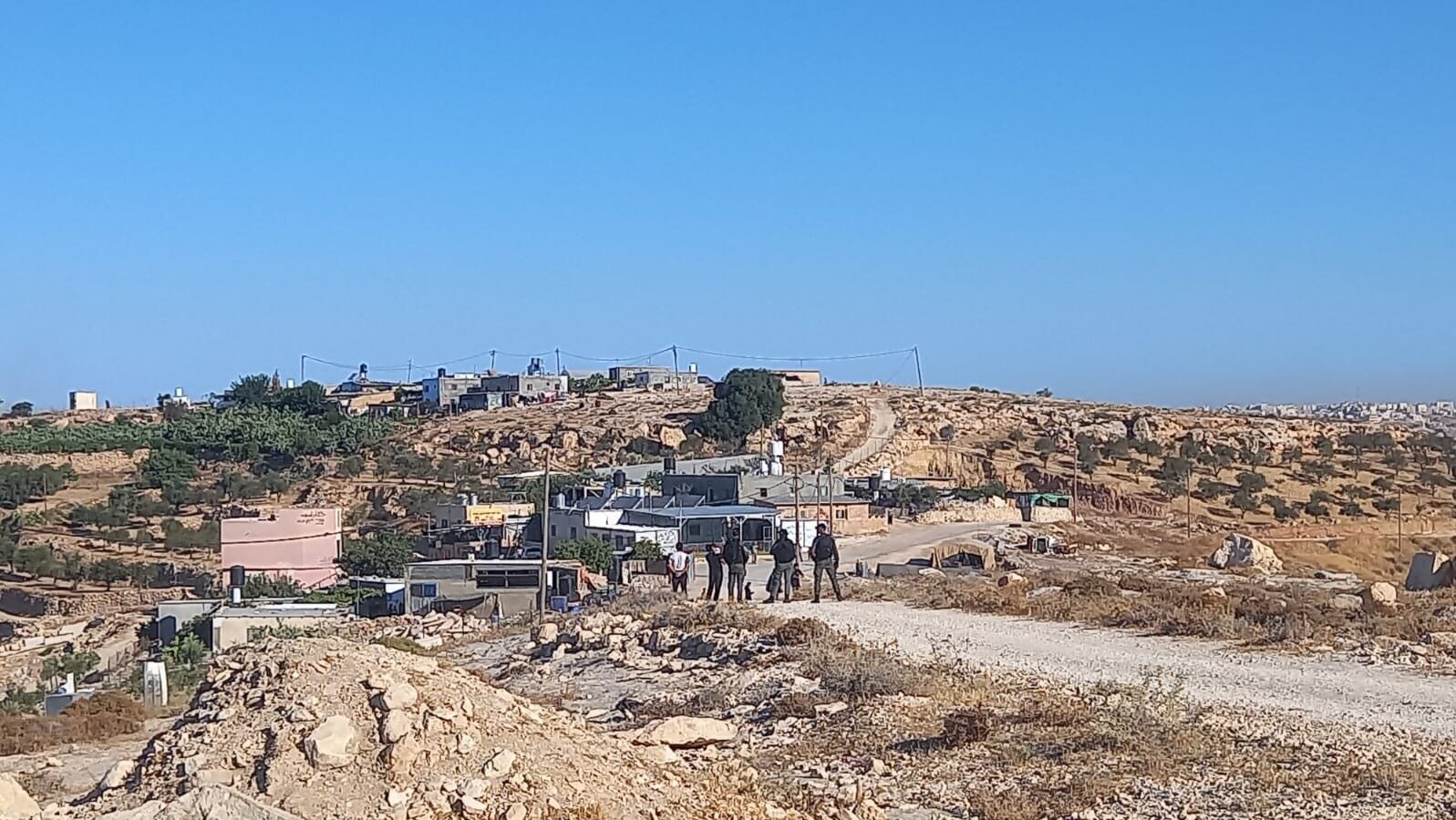 الاحتلال يزيل 6 خيام تأوي عدد من العائلات في الخليل