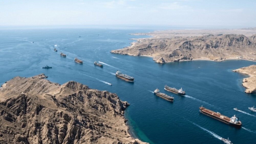 مجلس الدفاع الإيراني: يجب التنسيق مع إيران لعبور هرمز