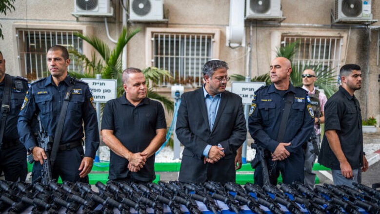 بن غفير يوسع تراخيص السلاح لتشمل 600 ألف يهودي في القدس