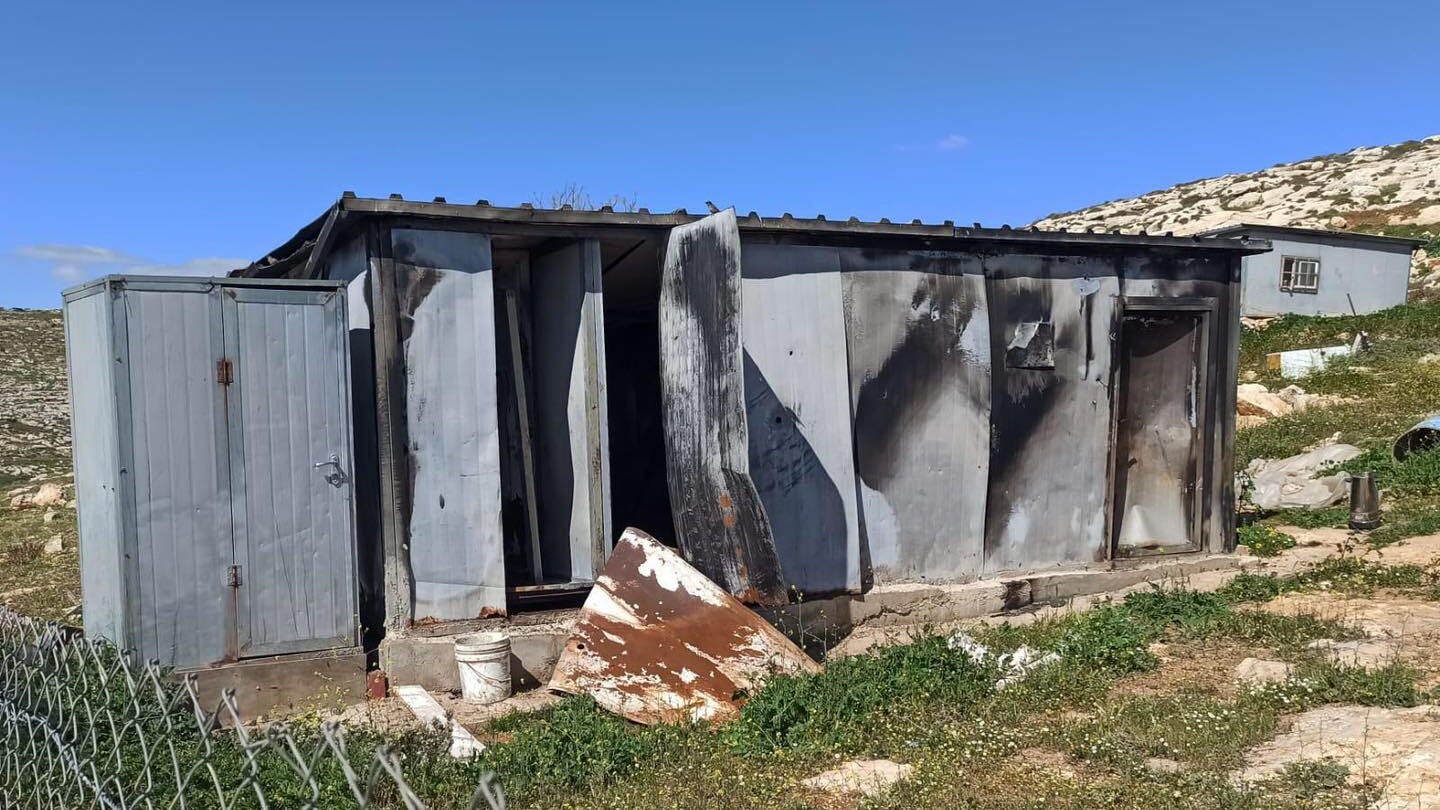 مستوطنون يستولون على ممتلكات لمواطنين في تجمع "خلة السدرة" قرب مخماس