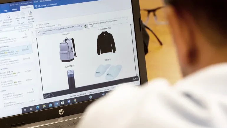 "الدوبامين الرقمي".. كيف انتصرت المتاجر الإلكترونية في معركة الشراء؟