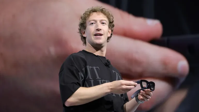لماذا تخلى زوكربيرغ عن حلم "الميتافيرس" لصالح الذكاء الاصطناعي؟