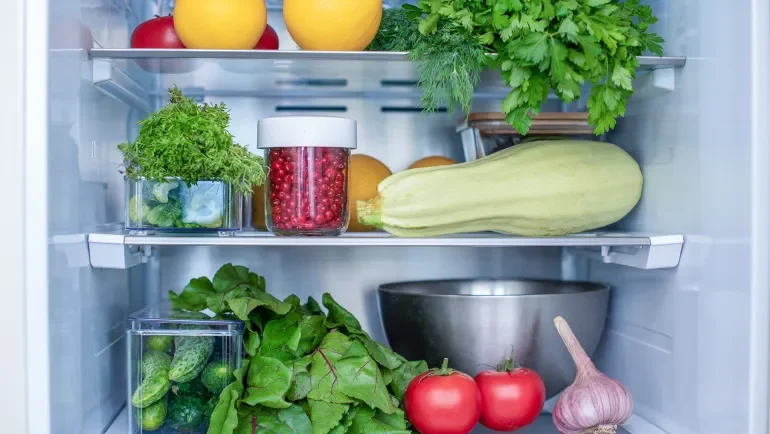 رغم فوائدها الغذائية.. السبانخ والفراولة الأكثر تلوثا لعام 2026