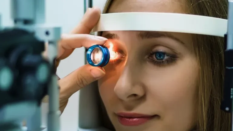 كيف تحافظ على بصرك في زمن الشاشات؟