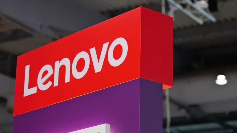 لينوفو تكشف عن منصة ألعاب محمولة بشاشة قابلة للطي