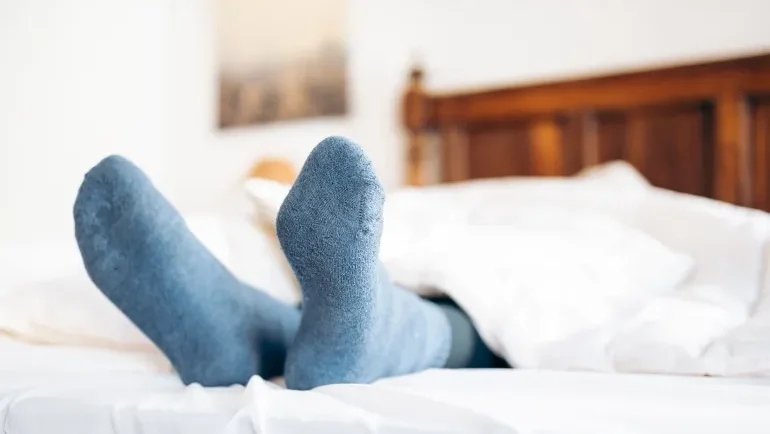 ليلة بلا أرق تبدأ من قدميك.. سر بسيط قد يغير جودة نومك بالكامل