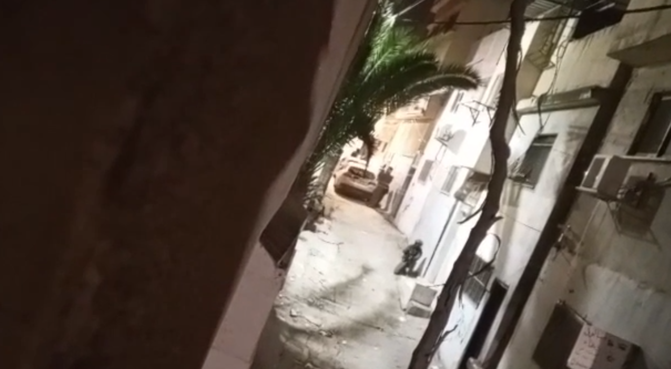 الاحتلال يعتقل مواطنًا من عصيرة ويقتحم مخيم عسكر الجديد في نابلس