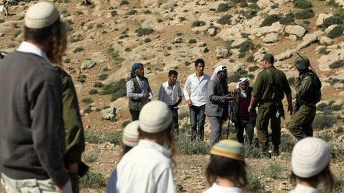 مستوطنون يقتحمون حمامات المالح بالأغوار الشمالية