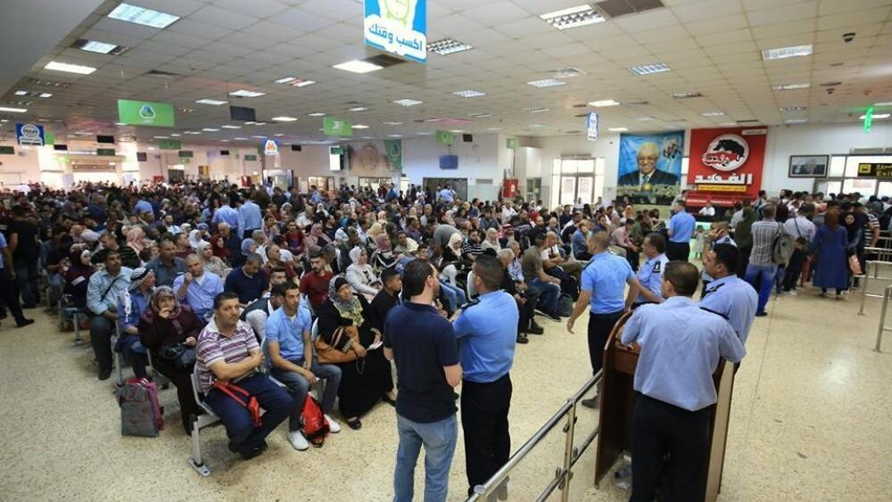 19 ألف مسافر تنقلوا عبر معبر الكرامة الأسبوع الماضي