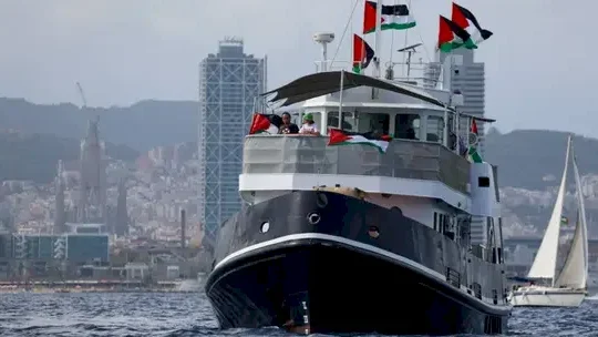 الاحتلال يقتحم سفن مساعدات متجهة لقطاع غزة في المياه الدولية قرب اليونان