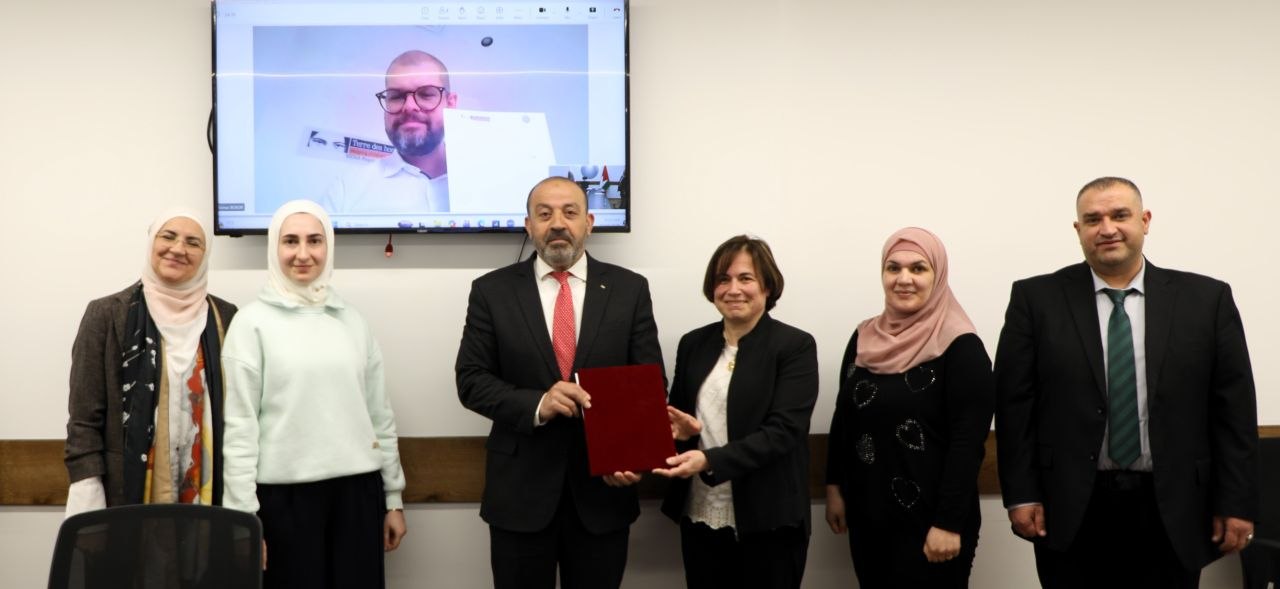 النيابة العامة ومؤسسة "أرض الإنسان" السويسرية توقعان مذكرة تعاون لتعزيز منظومة عدالة الأطفال في فلسطين