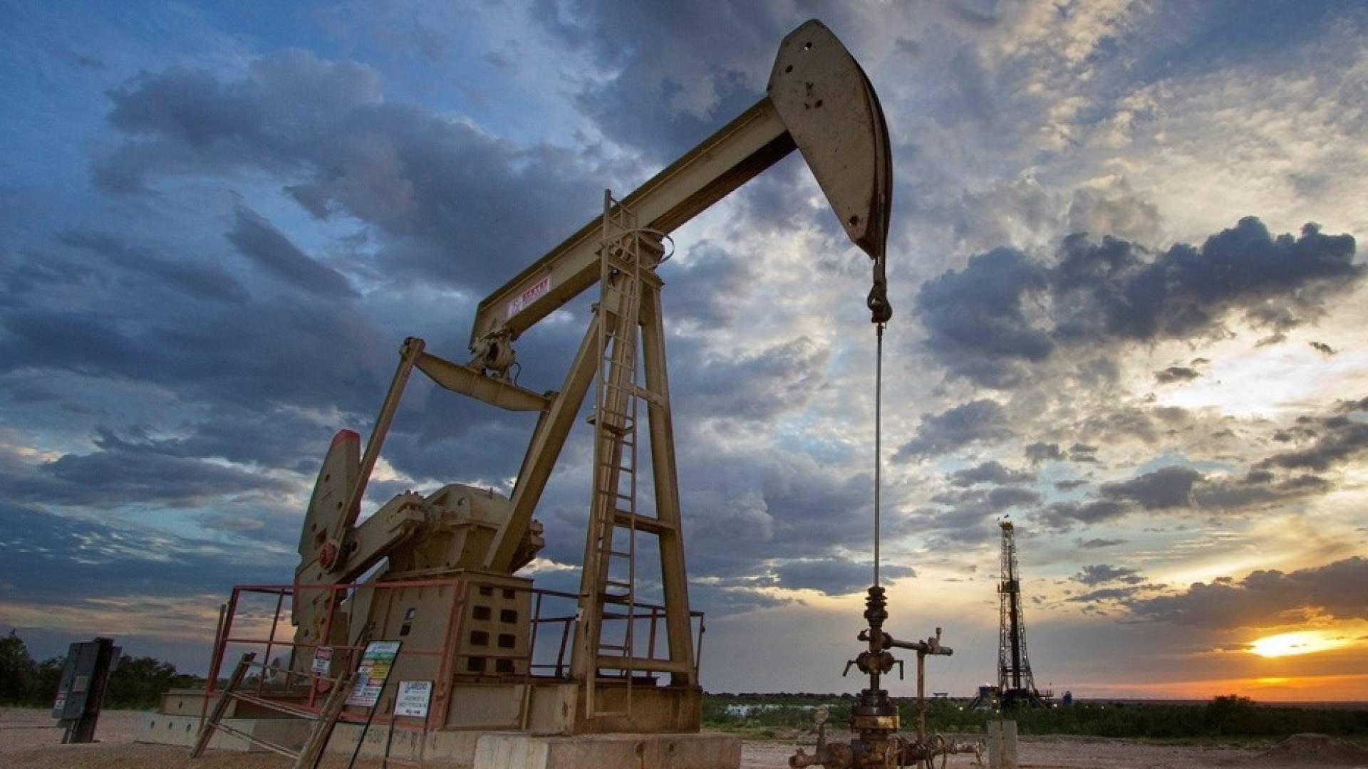 الاتحاد الأوروبي يحذر من تفاقم أزمة الطاقة ويدعو لتقليص استهلاك النفط