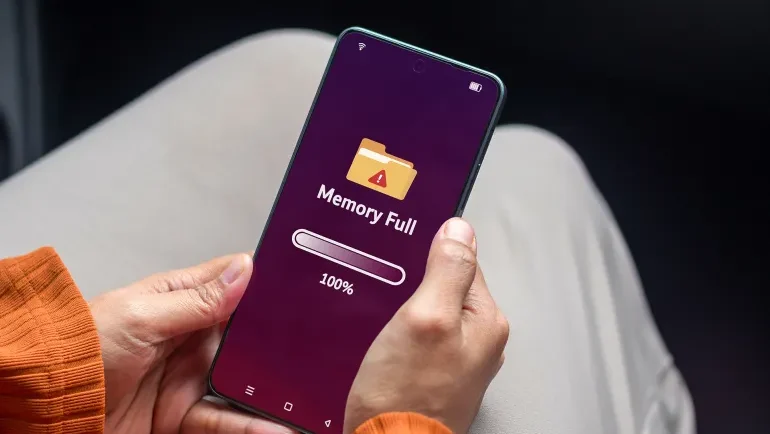 تطبيقات تلتهم ذاكرة هاتفك بصمت.. ما هي وكيف تتصرف؟