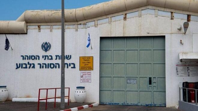 محكمة الاحتلال تصدر قرارات جديدة بحق أسرى إداريين