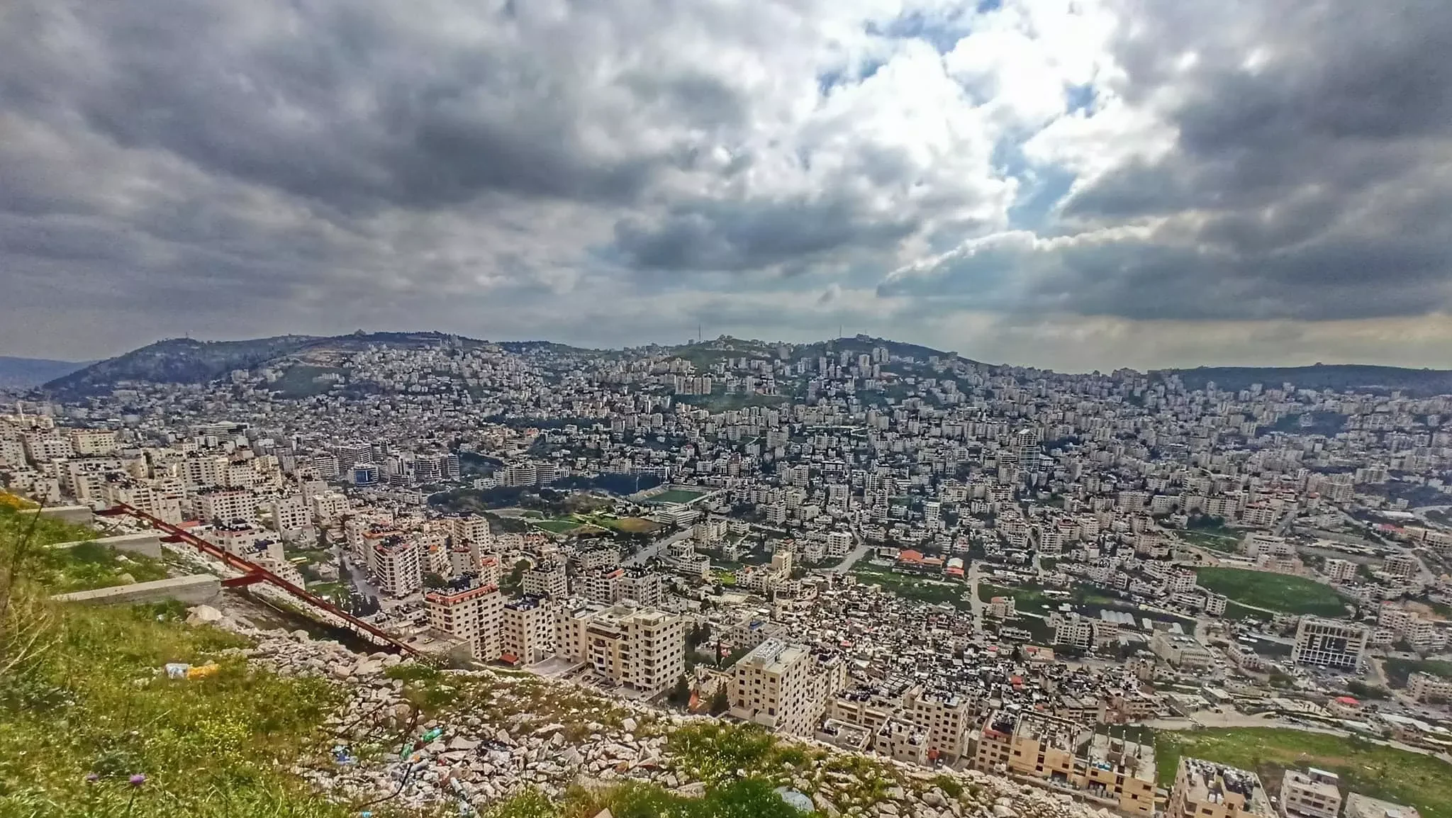 الرسوم على الشمس في فلسطين.. إلغاؤها واجب وطني !