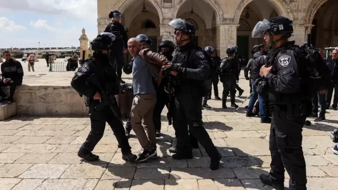 تحذيرات من اقتحامات واسعة للأقصى ورفع أعلام الاحتلال داخله