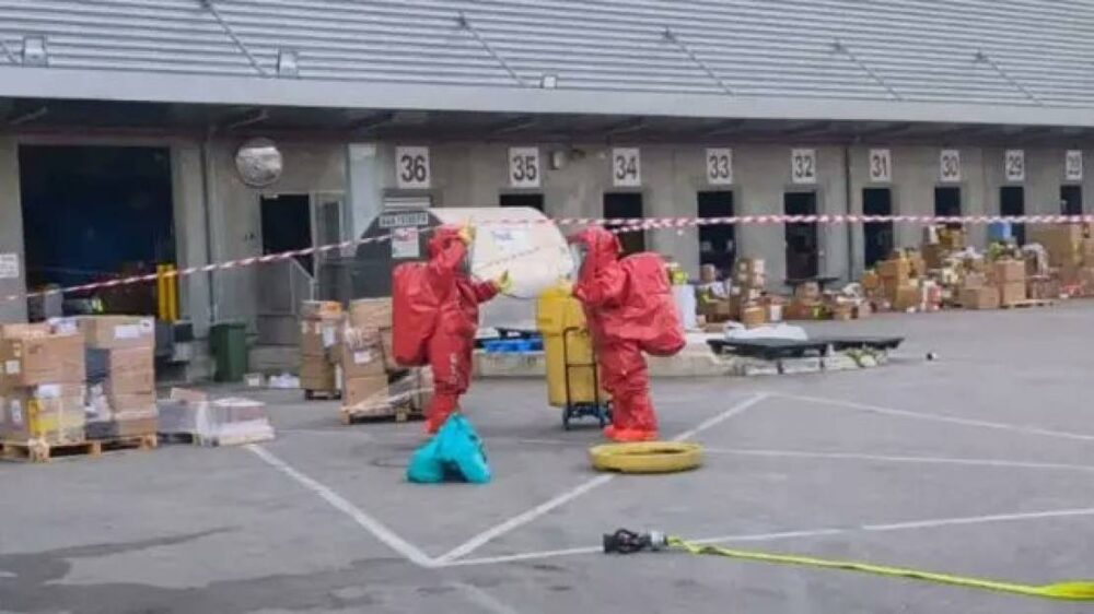 تصاعد دخان من طرد يتسبب بإجلاء المسافرين من مطار "بن غوريون"