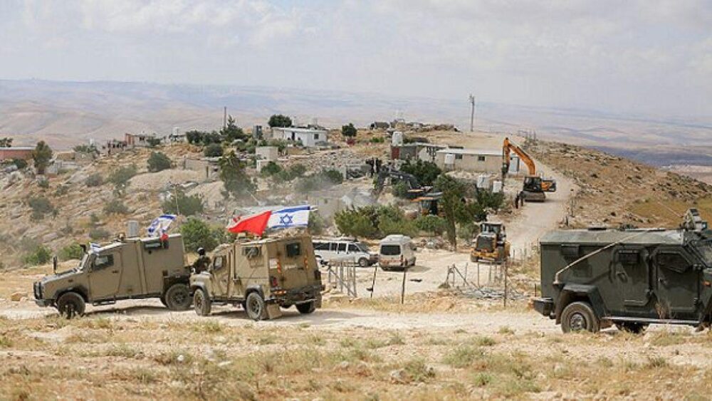 الاحتلال يشرع بتوسيع الشارع الرئيسي في كيسان شرق بيت لحم