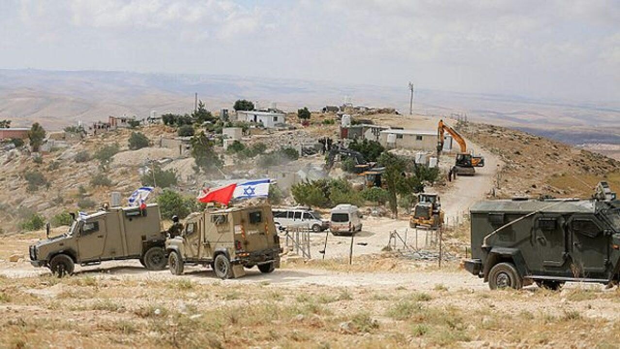 الاحتلال يشرع بتوسيع الشارع الرئيسي في كيسان شرق بيت لحم