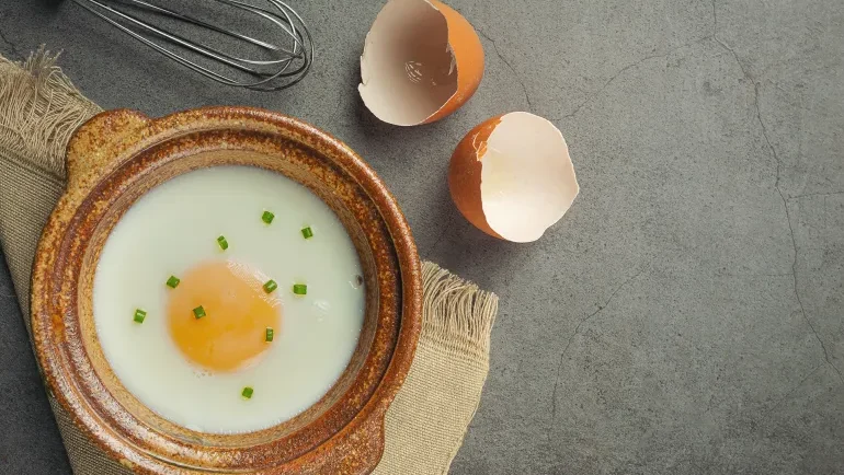 قبل الطبخ.. 3 اختبارات سهلة للتأكد من سلامة البيض وصلاحيته للأكل