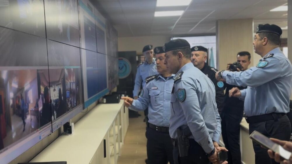 السقا يتفقد عملية تأمين انتخابات الهيئات المحلية ويشرف على تنفيذ الخطة من داخل غرفة العمليات المركزية