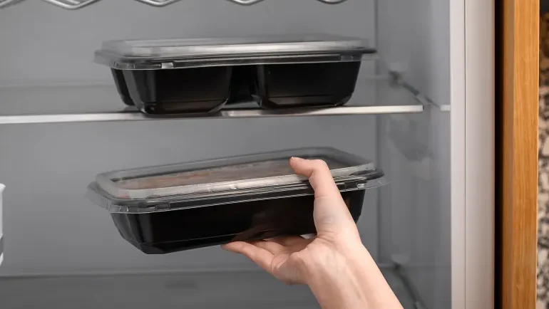 البلاستيك في دمك.. خطر خفي يهدد الخصوبة والدماغ