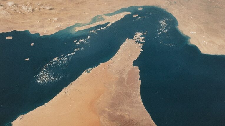 نيويورك تايمز: تحفظ أميركي على المقترح الإيراني بشأن هرمز