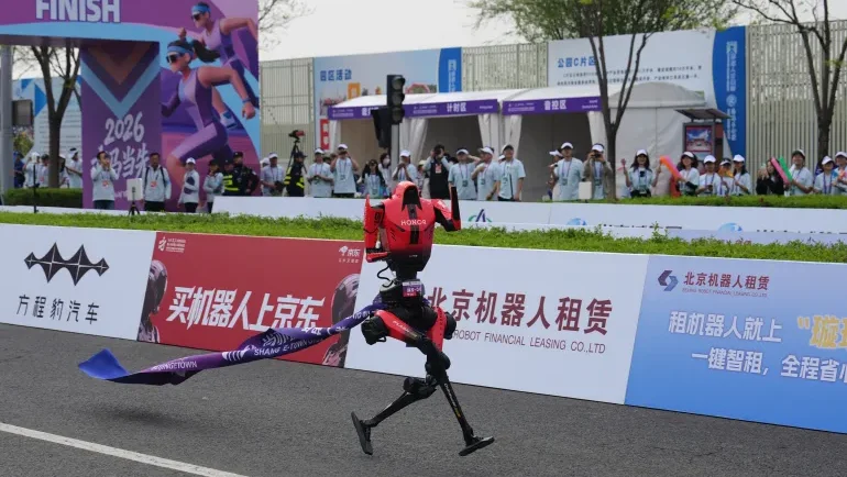 روبوتات رياضية تتفوق على عدائين من البشر في سباق ماراثون