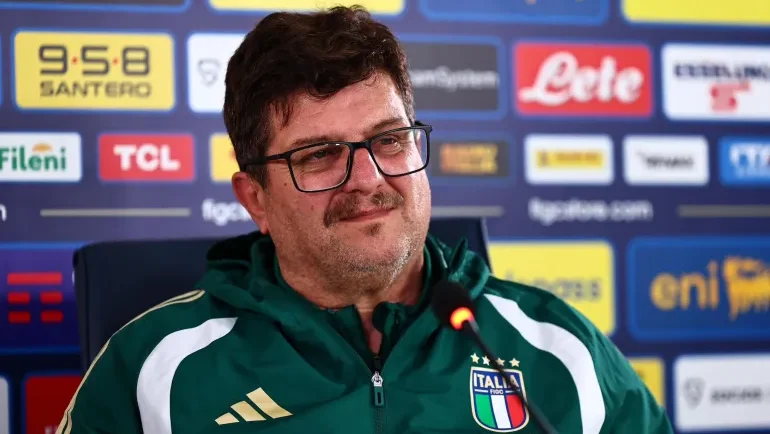 لا غرف فردية ولا هواتف.. قواعد صارمة لمدرب منتخب إيطاليا المؤقت