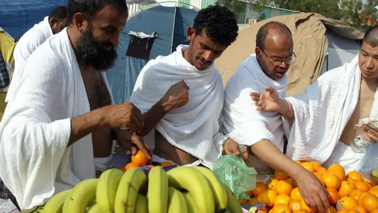 6 أطعمة تجنبها في الحج.. تسرق طاقتك وتضاعف شعورك بالإرهاق