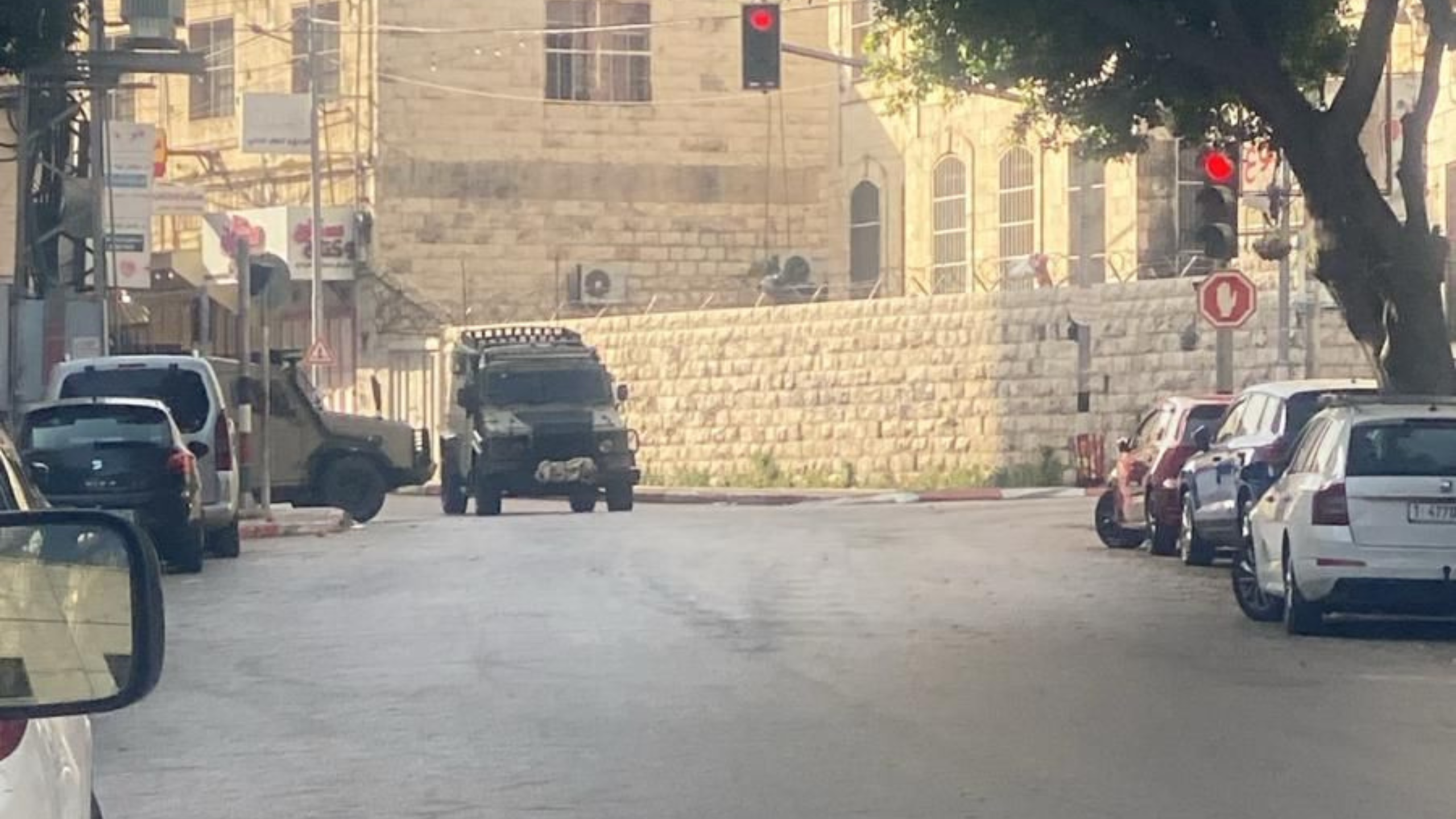 الاحتلال يعتقل ثلاثة مواطنين خلال اقتحام نابلس