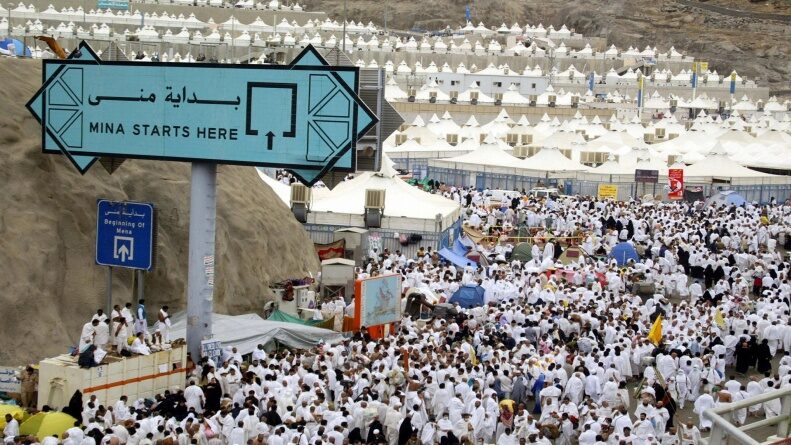 يوم التروية.. "منى" تنبض بالحجيج وتُجسّد واحدة من أعظم منظومات إدارة الحشود في العالم