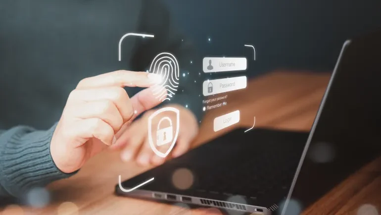 احذر "علامة النصر".. حركة عفوية قد تكلفك هويتك الرقمية