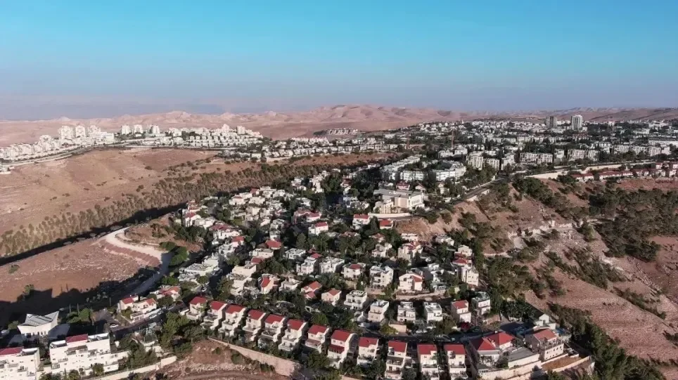 الاحتلال يقر بناء أكثر من 2100 وحدة استيطانية جديدة في الضفة الغربية