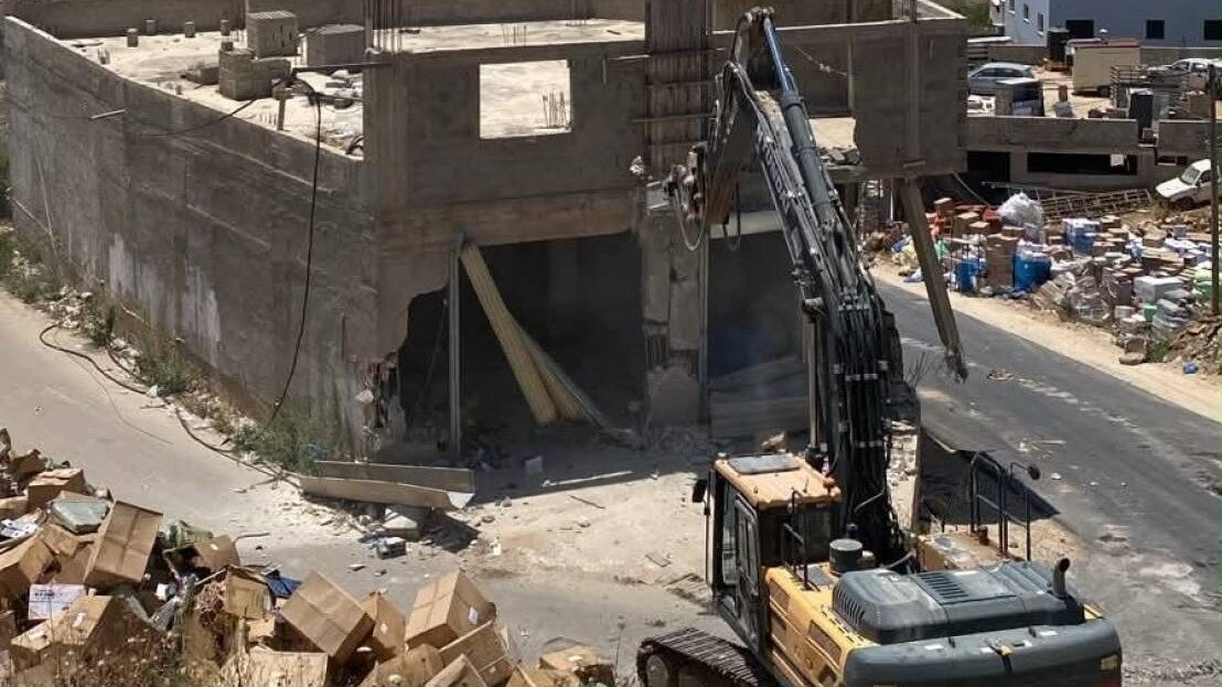 الاحتلال يشرع بهدم 20 منزلا جنوب جنين