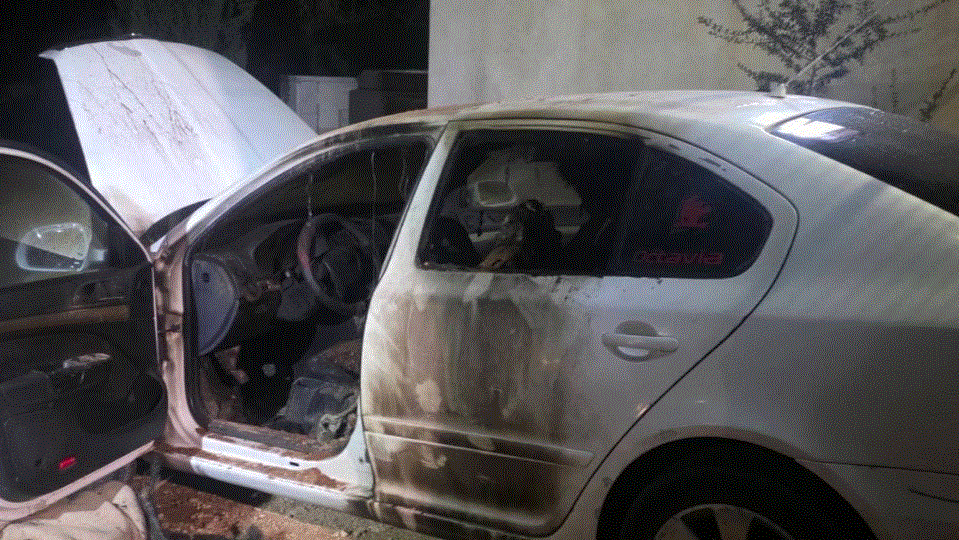مستوطنون يضرمون النار في منزلين ومسجد ويخربون ممتلكات في مسافر يطا جنوب الخليل