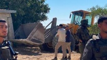الاحتلال يهدم منزلاً في خربة أم الخير بمسافر يطا