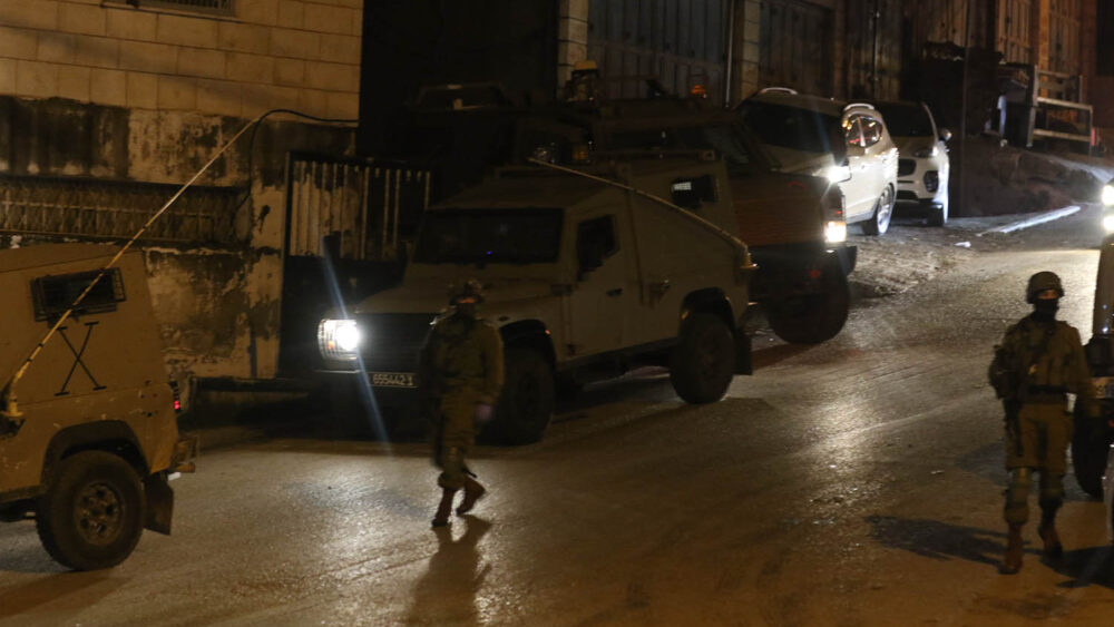 نادي الأسير الفلسطيني: الاحتلال يعتقل 20 مواطناً على الأقل بينهم 5 سيدات وصحفي