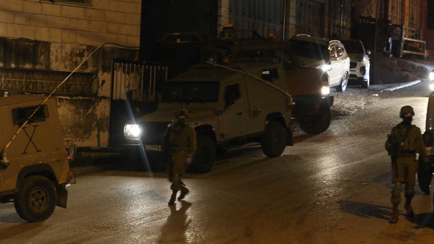 نادي الأسير الفلسطيني: الاحتلال يعتقل 20 مواطناً على الأقل بينهم 5 سيدات وصحفي