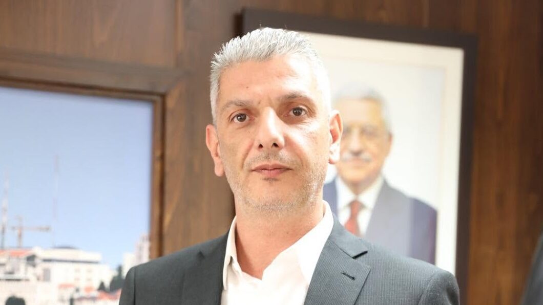 هيئة الأسرى تحذر من محاولة اغتيال صامتة تستهدف مدير مستشفى كمال عدوان